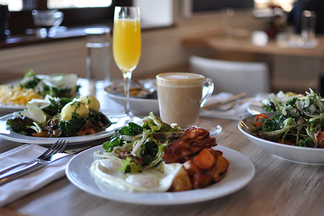 Weekend brunch at Beach Bay Cafe (Jess Fleming / Vancity Buzz)