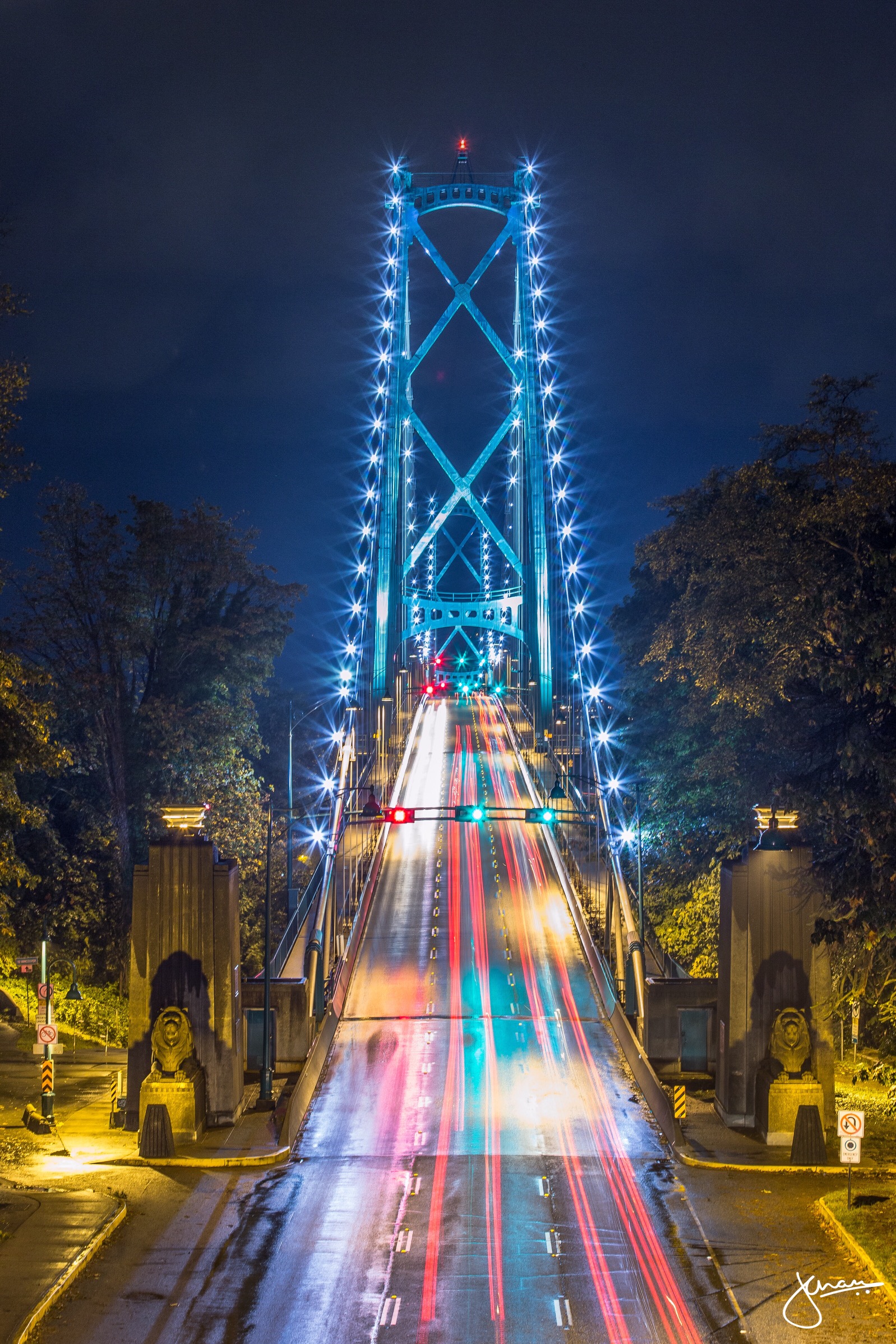 Lions Gate Traffic / Jenn Chan