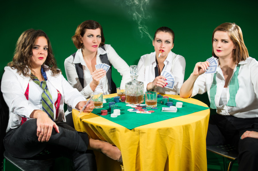 STRAPLESS PRESS PHOTO - Poker Game