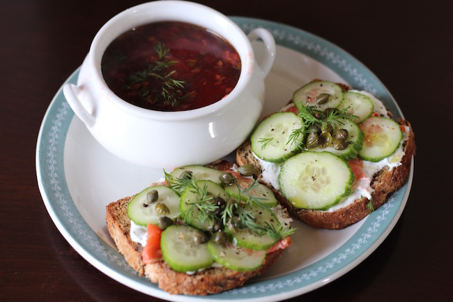 Dock Lunch (Lindsay William-Ross/Vancity Buzz)