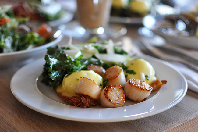 Scallop Eggs Benny (Jess Fleming / Vancity Buzz)