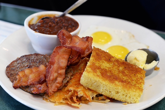 Gastown Breakfast (Jess Fleming / Vancity Buzz)