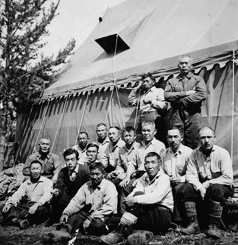 A group of Japanese-Canadians forced to join a workcamp during World War II (Archives Canada)