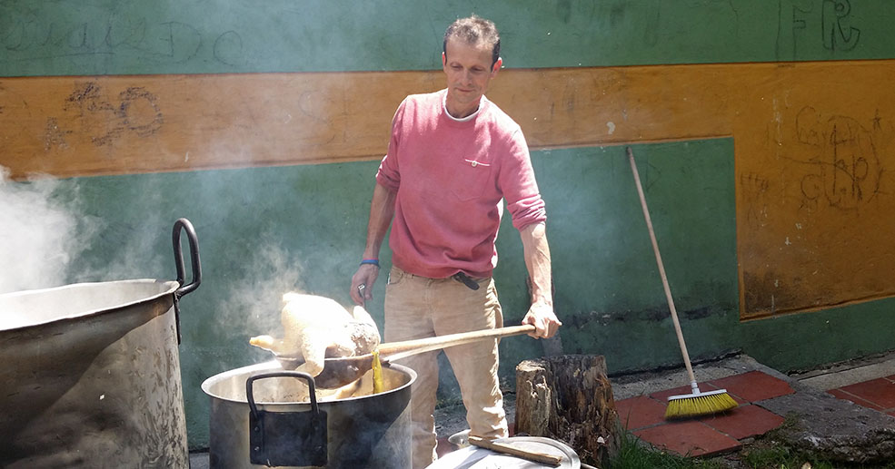 Lunch at the neighbourhood community centre in Bogotá (Guillermo Serrano)