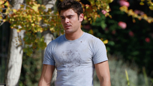 et_ZacEfronShorts_102715_hulu