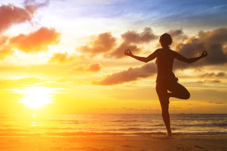 Yoga girl / Shutterstock